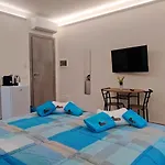 Rome Downtown Express Guest House O Affittacamere - Fast Connection To The City Centre